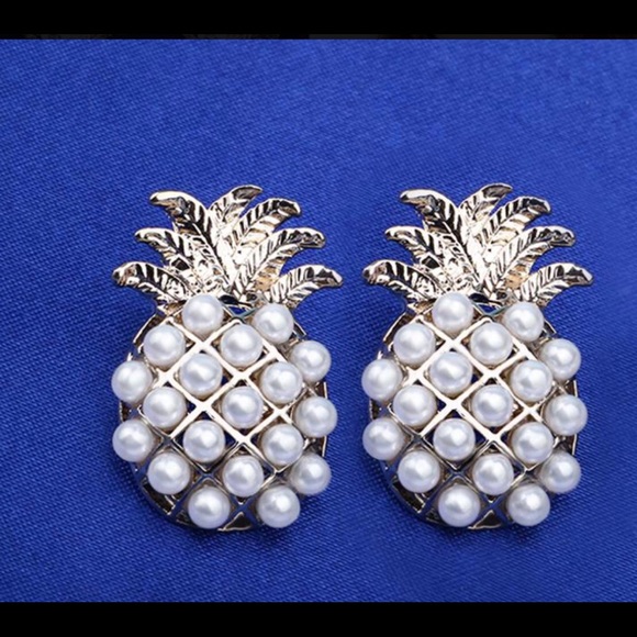 Pineapple Pearl Earrings - Picture 2 of 7